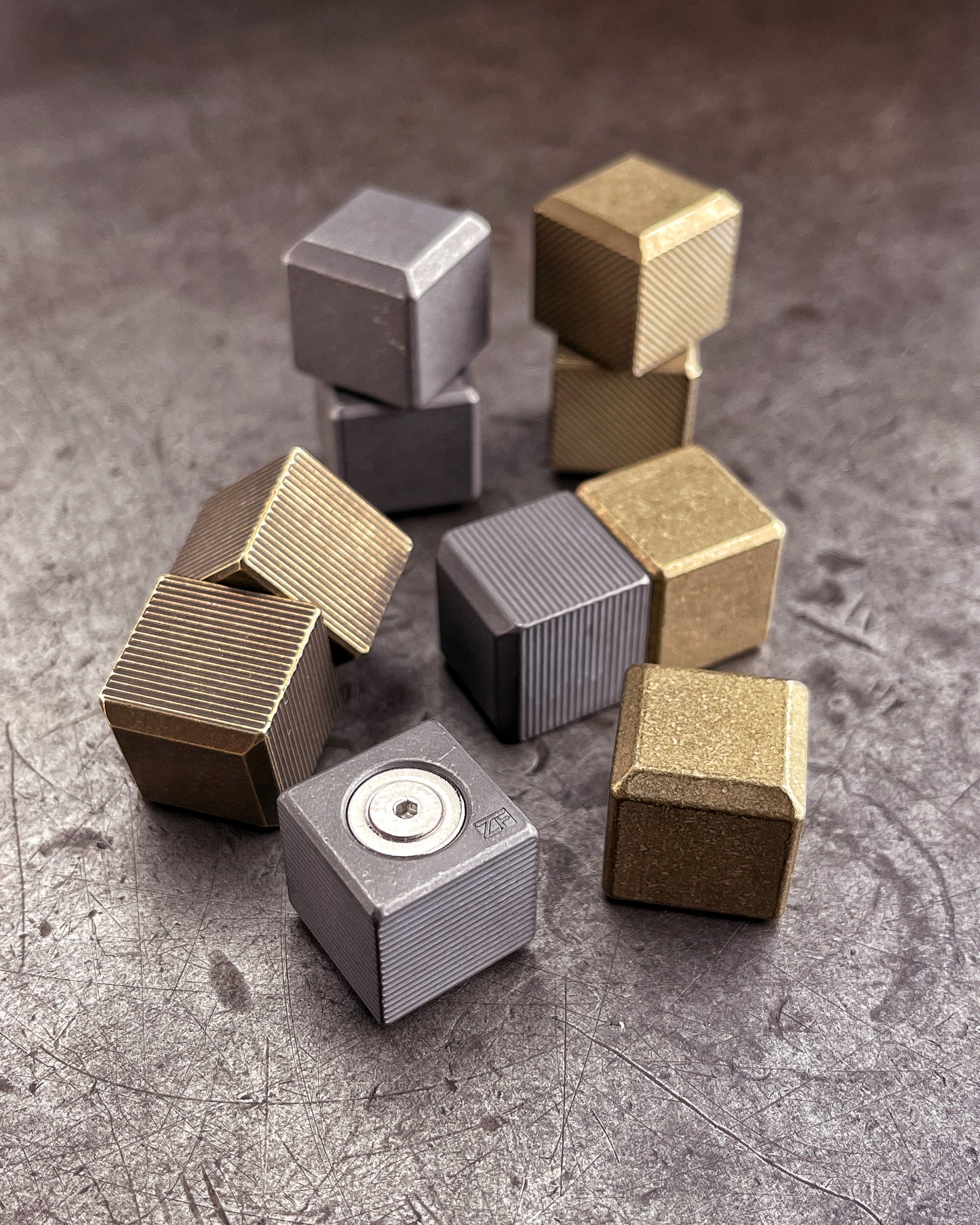 ZeroFeud Snaps - Kinetic Worry Stones