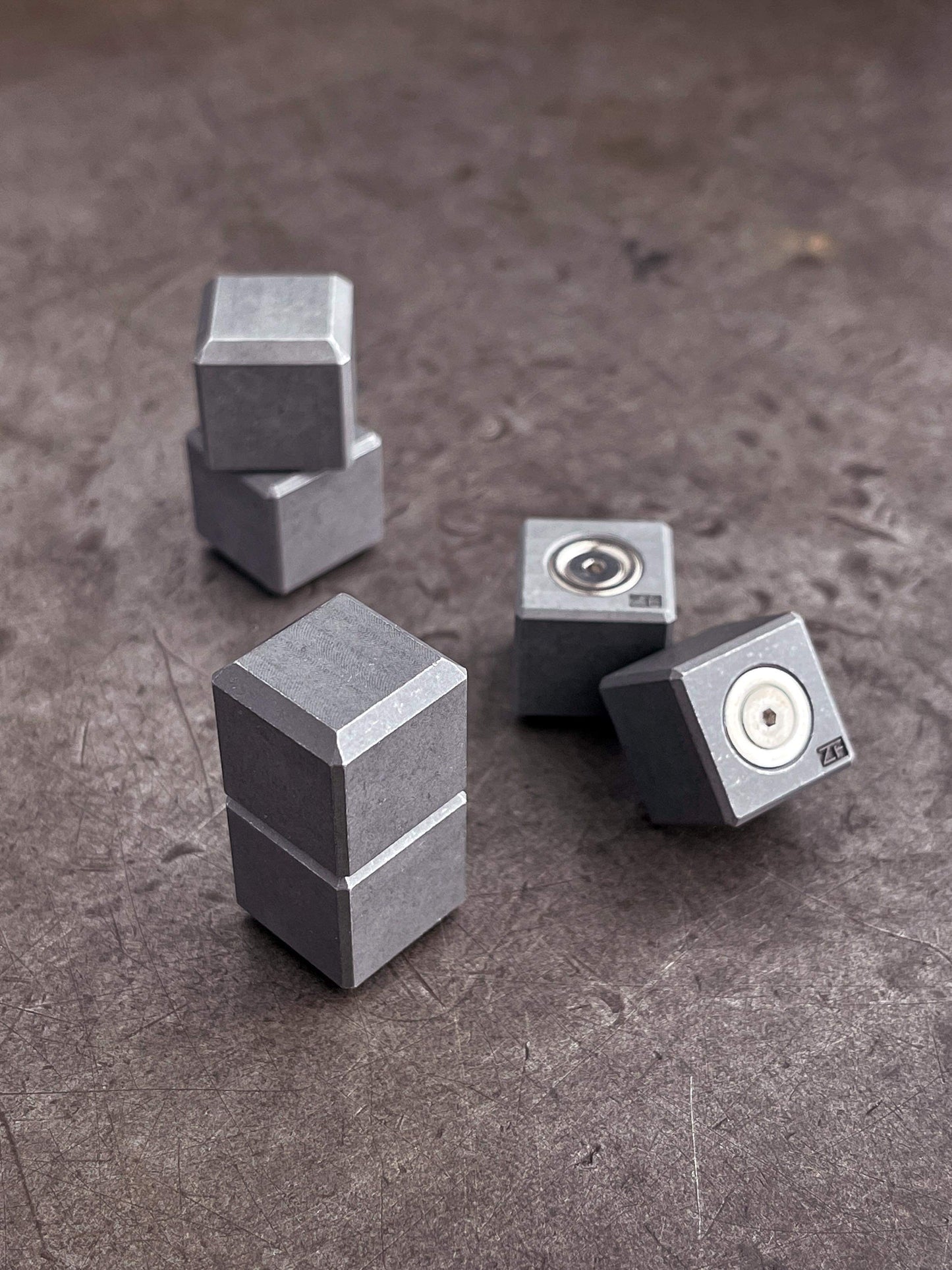 ZeroFeud Snaps - Kinetic Worry Stones